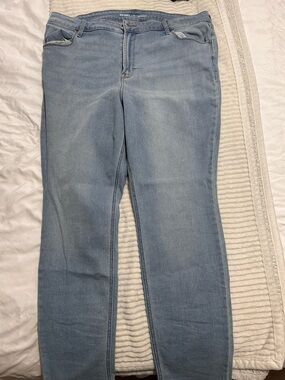 Old Navy Light Wash Women's Straight Leg Jeans